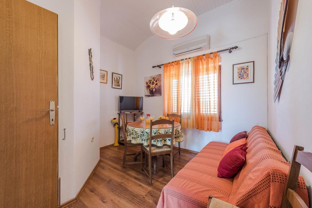 Apartments Eva Sukošan Екстериор снимка