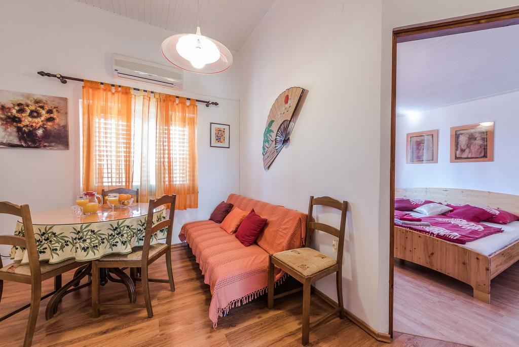Apartments Eva Sukošan Екстериор снимка