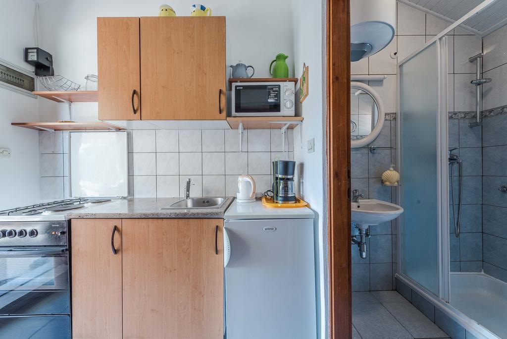 Apartments Eva Sukošan Екстериор снимка